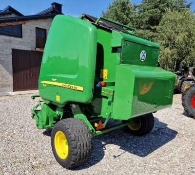 John Deere 854