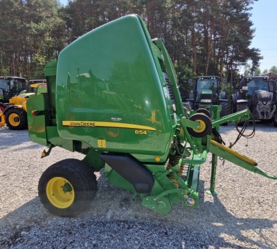 John Deere 854
