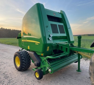 John Deere 854