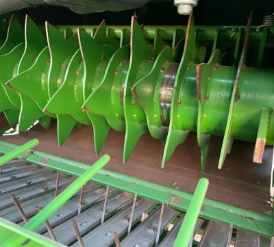 John Deere 854